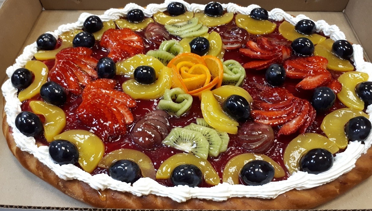 Пирог с фруктами и ягодами